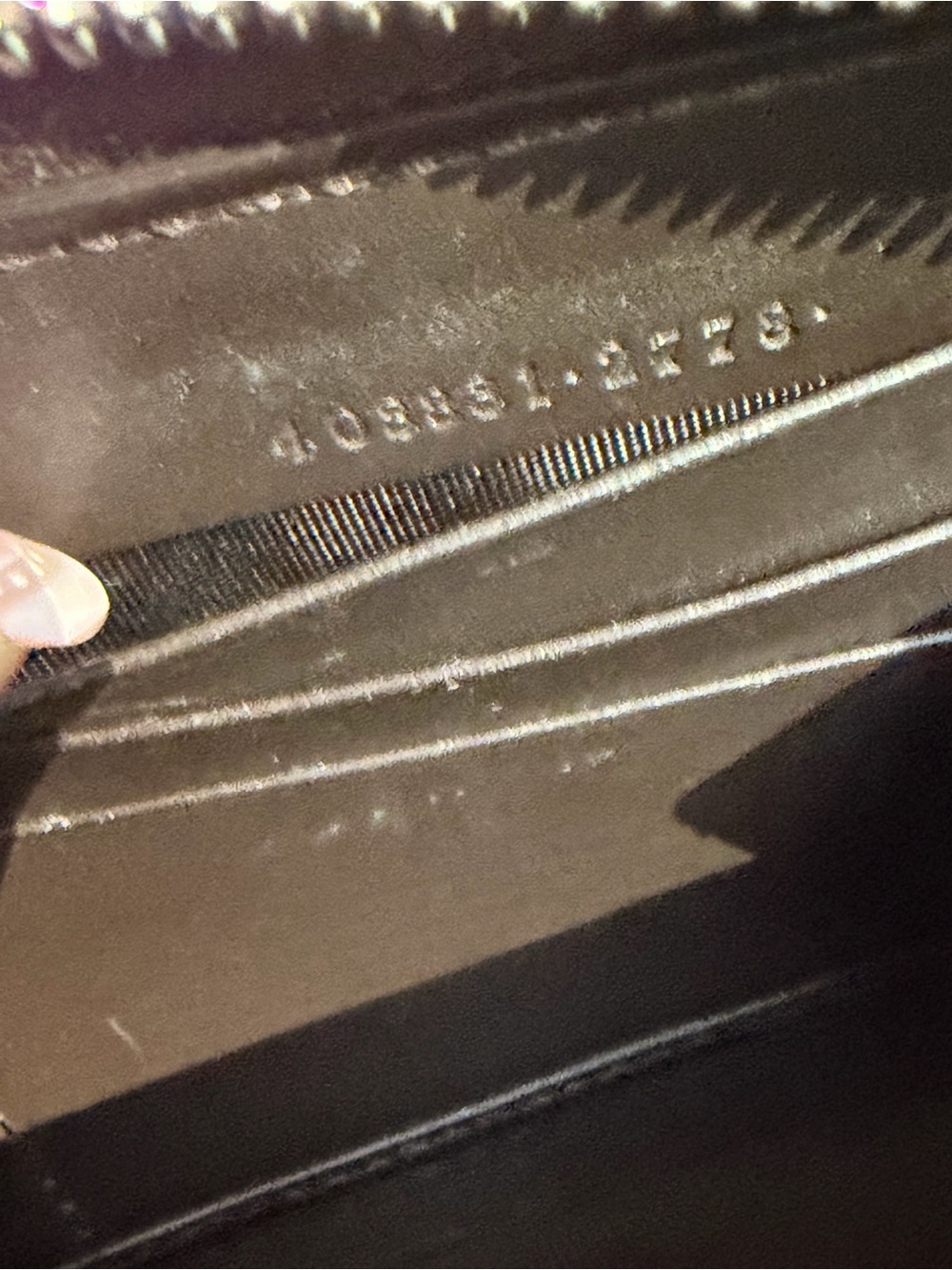 Gucci Beige GG Supreme Zip Wallet with Red and Green Web and Gold Bee - Picture 8 of 9